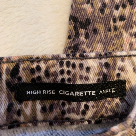 BDG Ladies High rise cigarette ankle animal snake print jeans Size 25 VV… - Picture 4 of 9